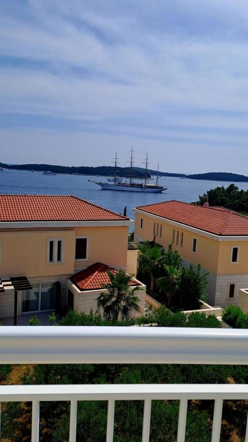 Feelhvar Along Bluelagoon Beach Hvar Town Buitenkant foto