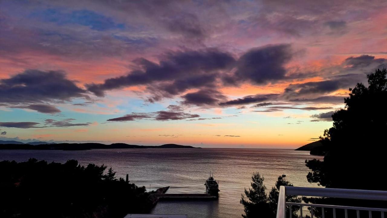 Feelhvar Along Bluelagoon Beach Hvar Town Buitenkant foto
